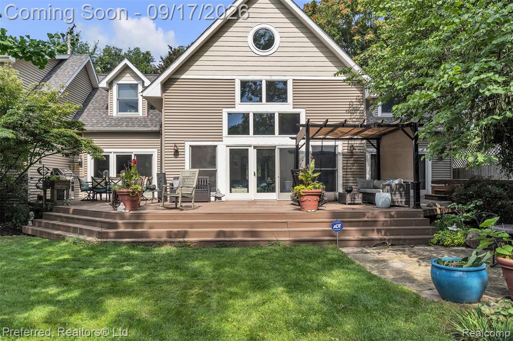 47 Peggy Avenue — photo