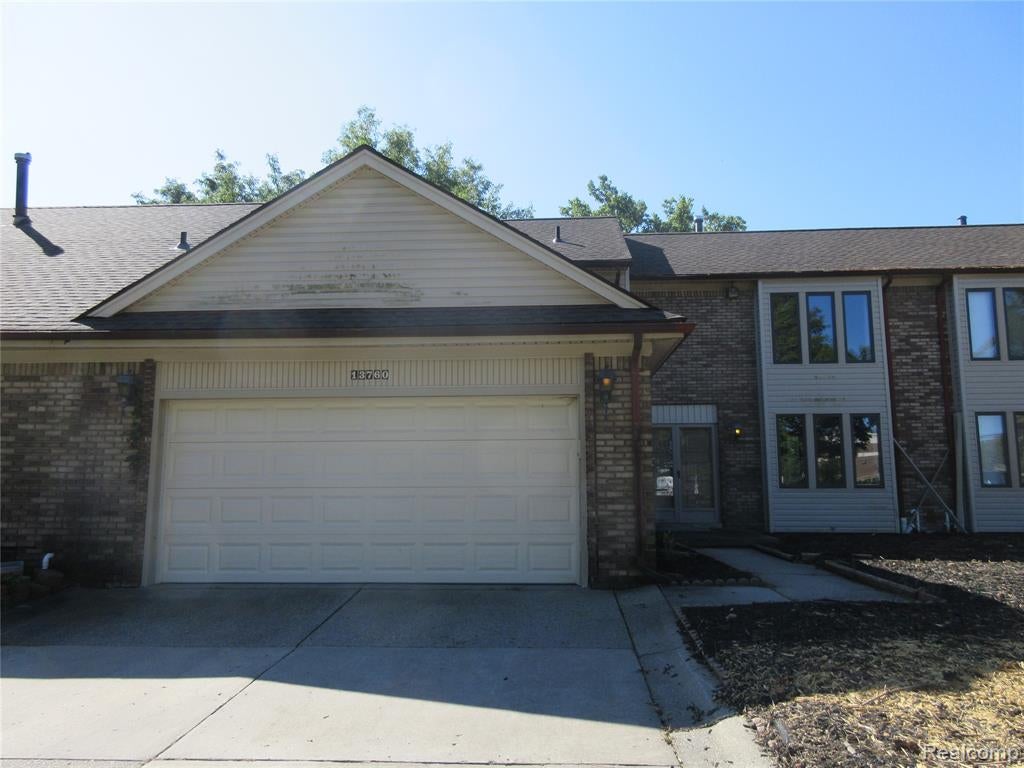 13760 Plumbrook — photo