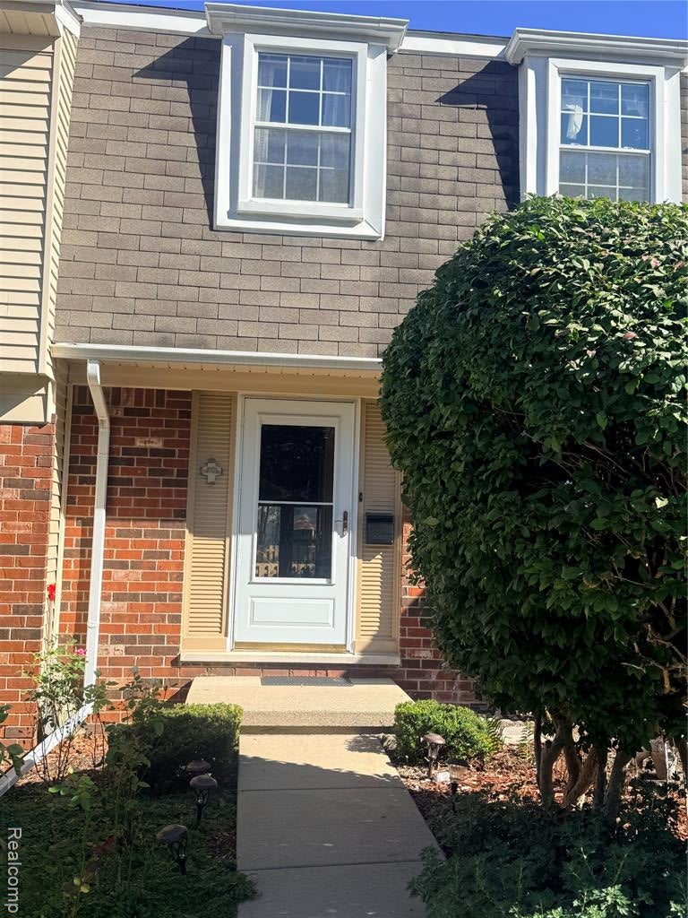 5784 Northfield Parkway — photo