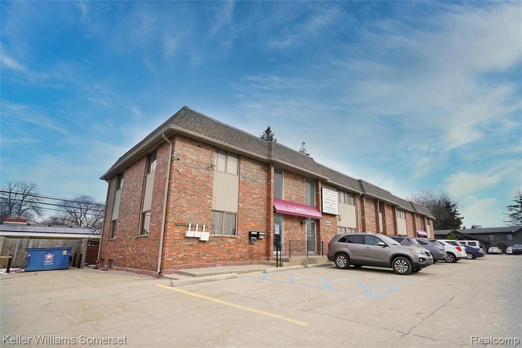 18600 W 10 Mile Road — photo