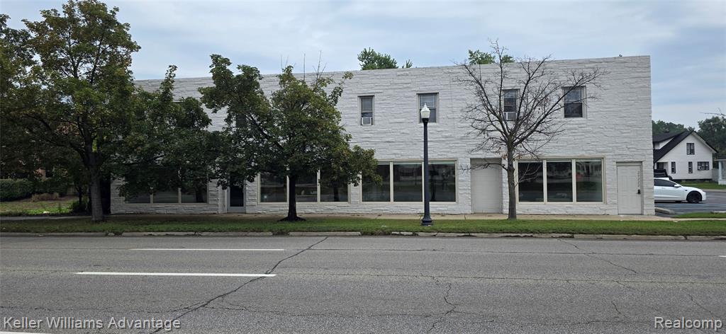 29222 Grand River Avenue — photo