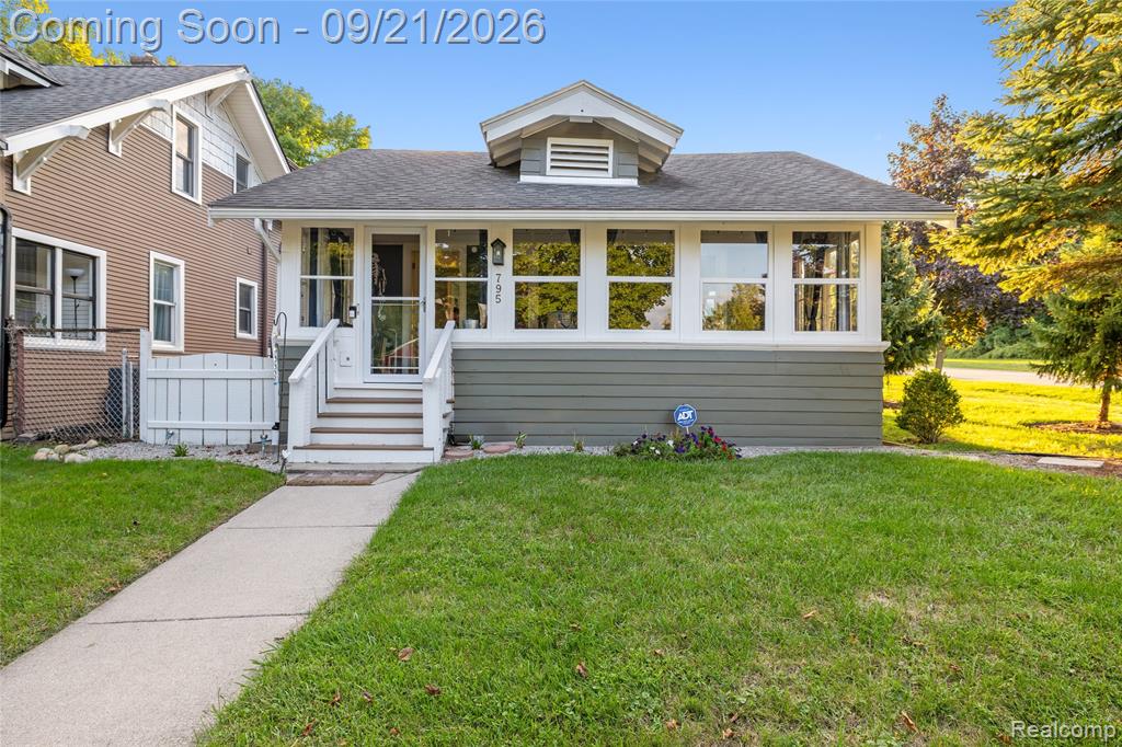 795 Carpenter Street — photo