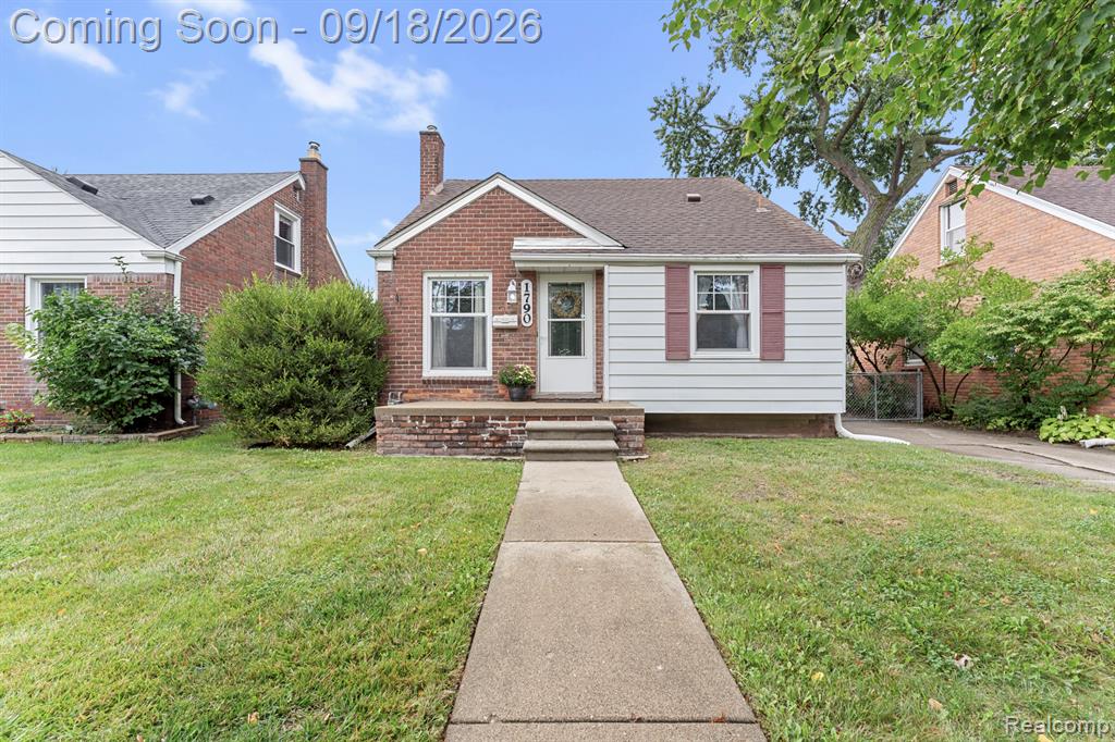 1790 Riverbank Street — photo