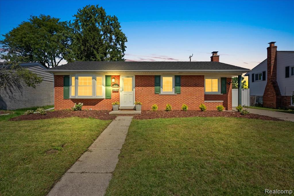 38038 Ross Street — photo