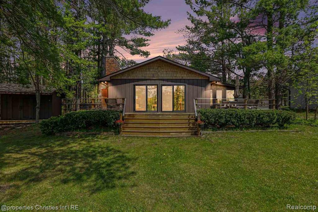 1405 N Shore Drive — photo