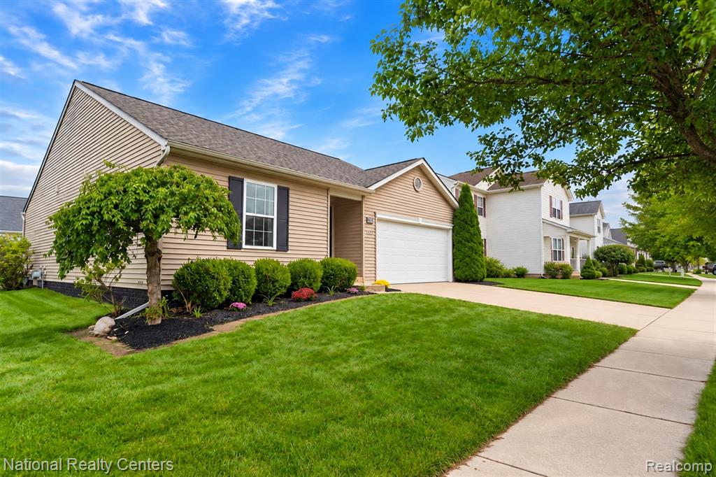 8515 Hawthorn Hill — photo