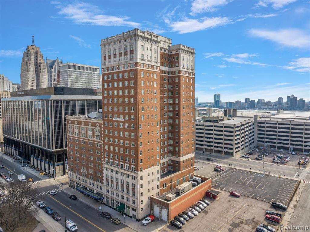 525 W Lafayette Boulevard 20C — photo