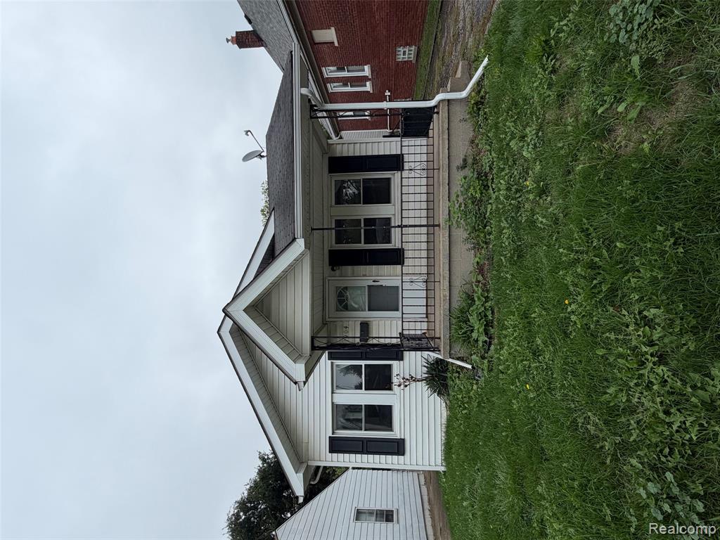 1904 Symes Street — photo