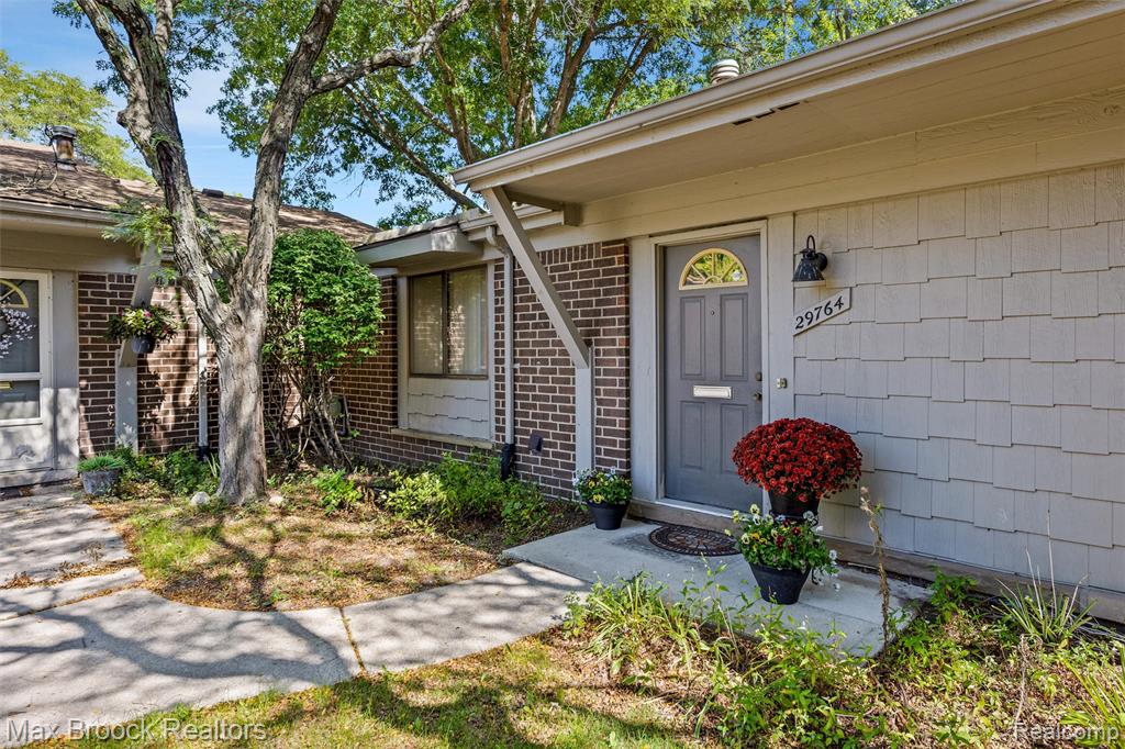 29764 Farmbrook Villa Lane, Southfield, MI 48034 — photo 2