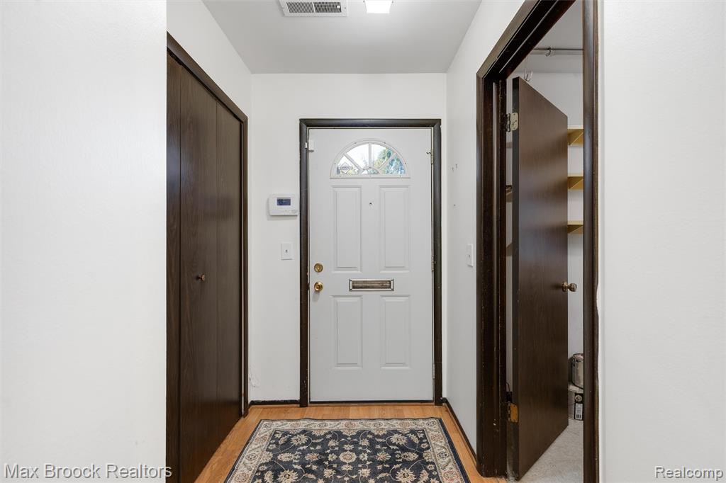 29764 Farmbrook Villa Lane, Southfield, MI 48034 — photo 3