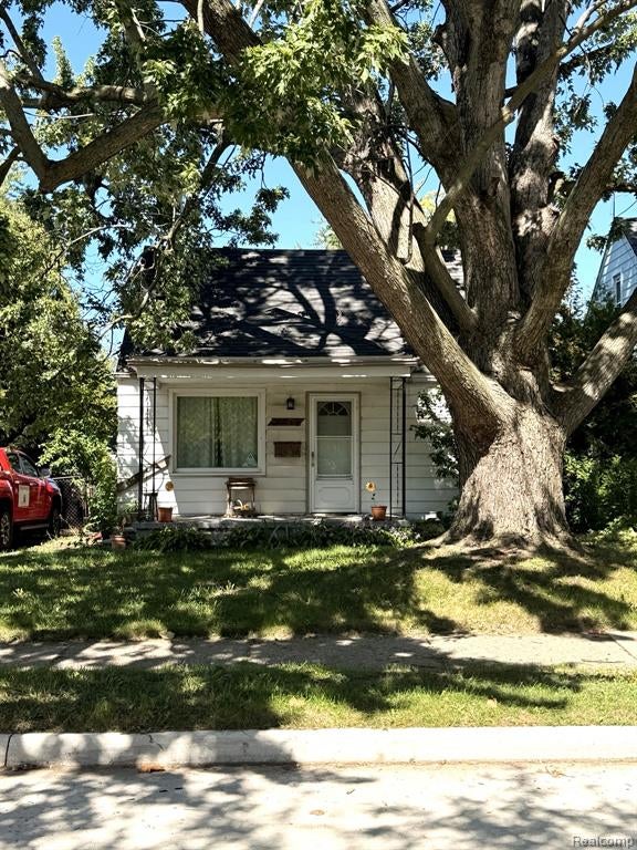 18047 Eastland Street — photo