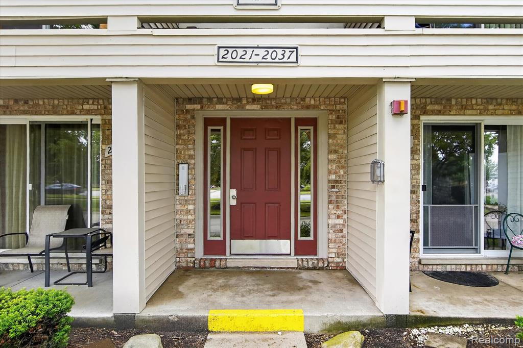 2037 E Franklin Drive — photo