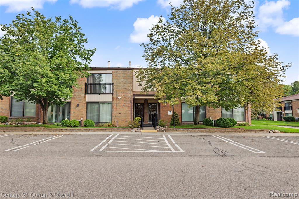 18327 University Park Drive — photo