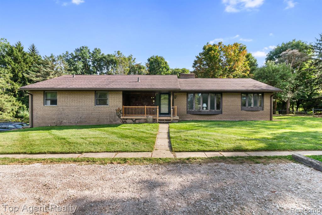 8269 Currie Road — photo