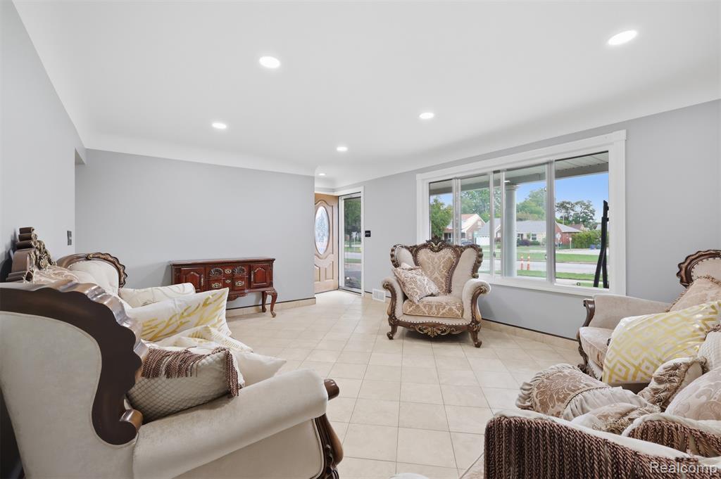 18116 Outer Drive, Dearborn, MI 48128 — photo 3