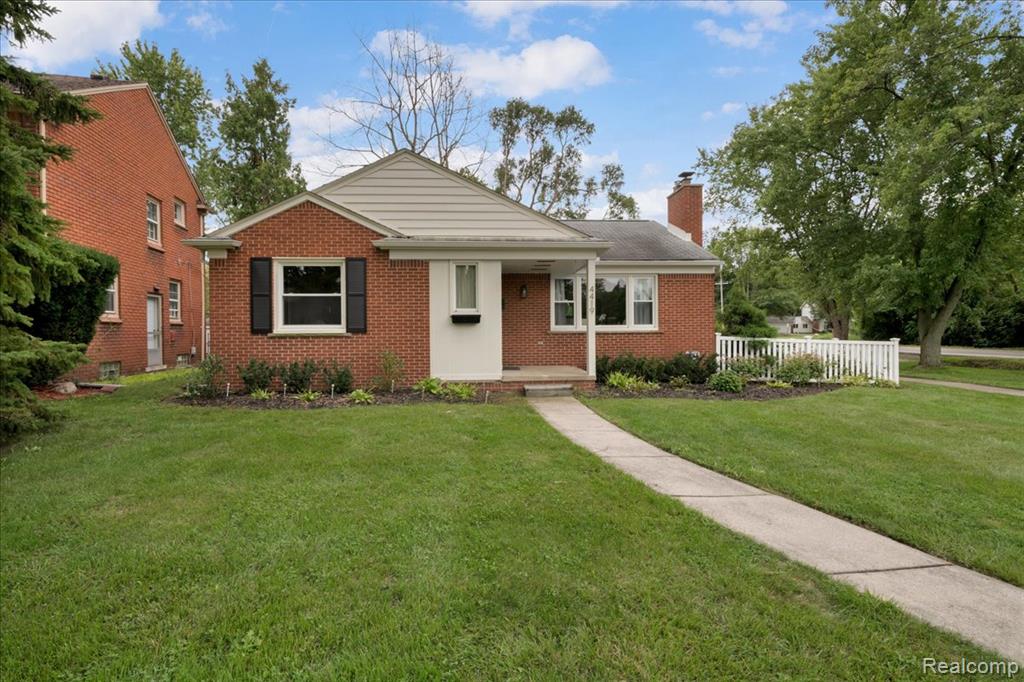 4419 Beverly Court — photo