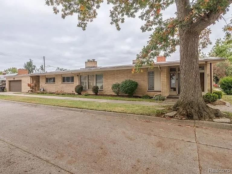4040 W Outer Drive — photo