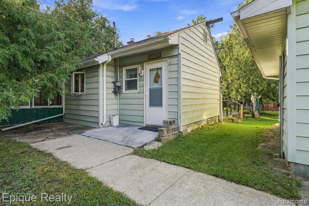 12346 Lake Road — photo