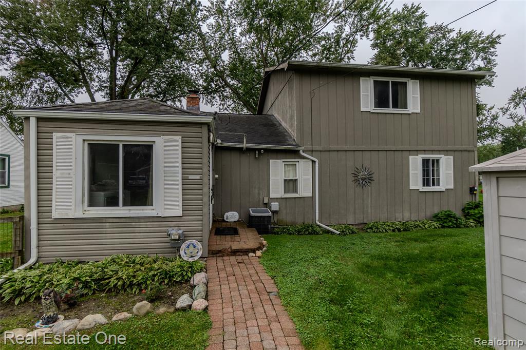 9393 Boncrest Street — photo