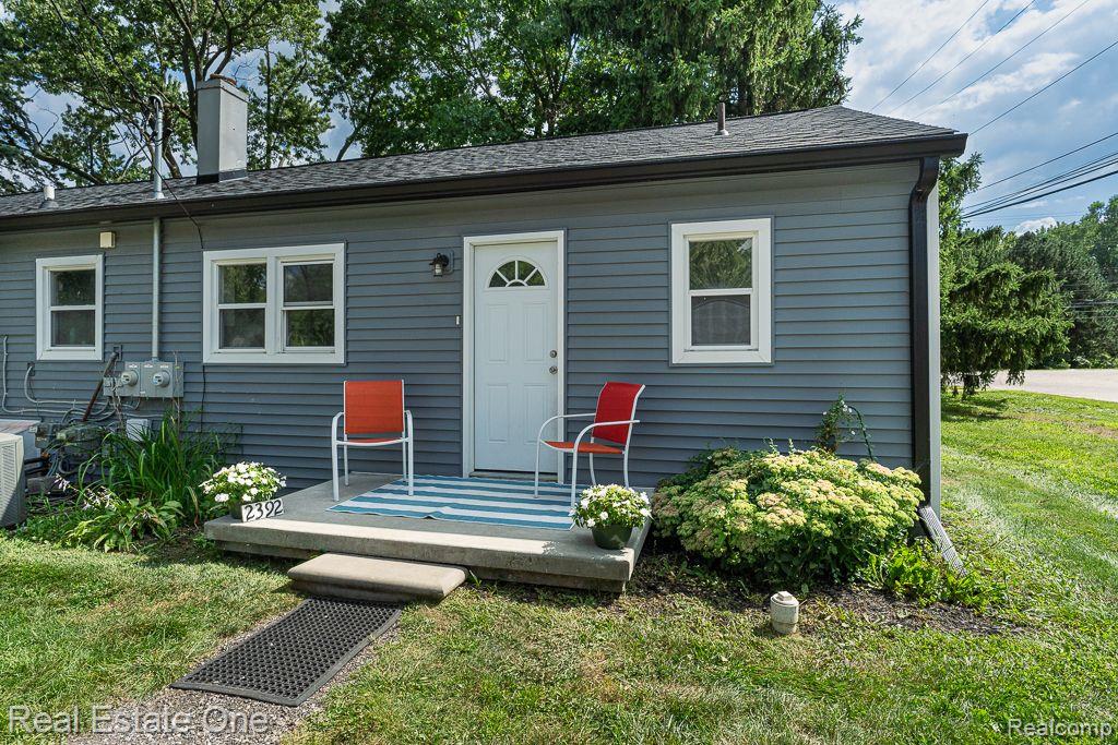2388 W Auburn Road — photo