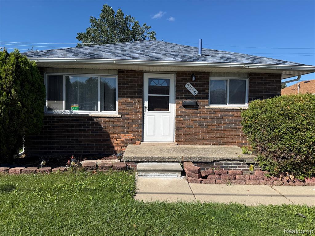 7349 N Inkster Road — photo