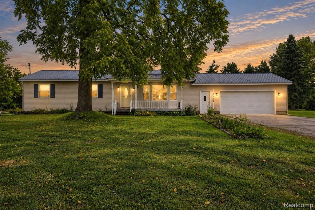 7106 Lake Road — photo