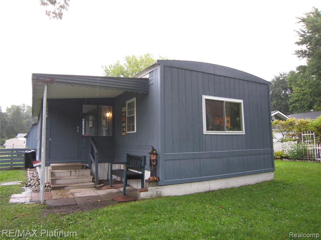 5727 Maunee Drive — photo