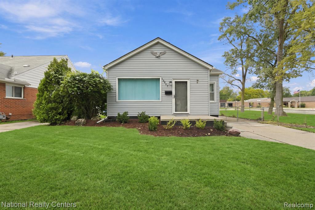 13957 Berwyn — photo