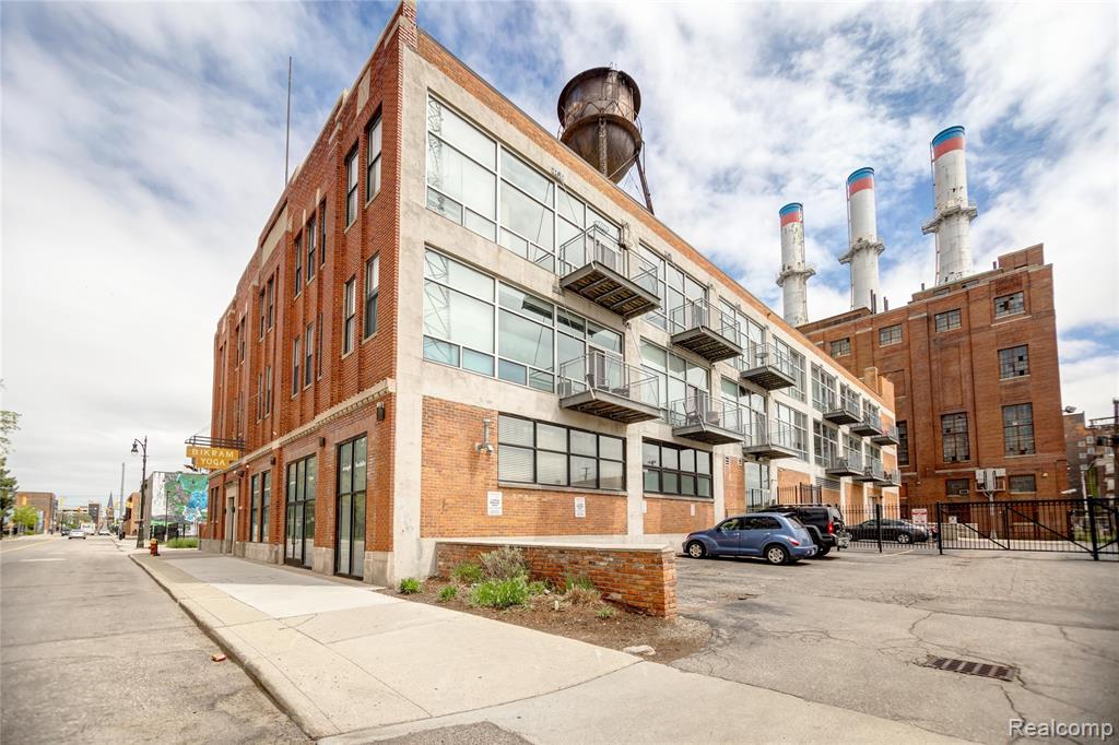 55 W Canfield Street — photo