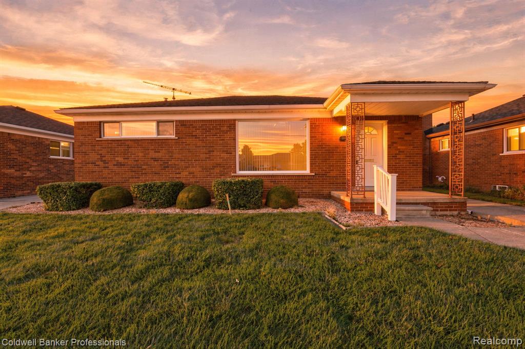 23131 Playview Street — photo
