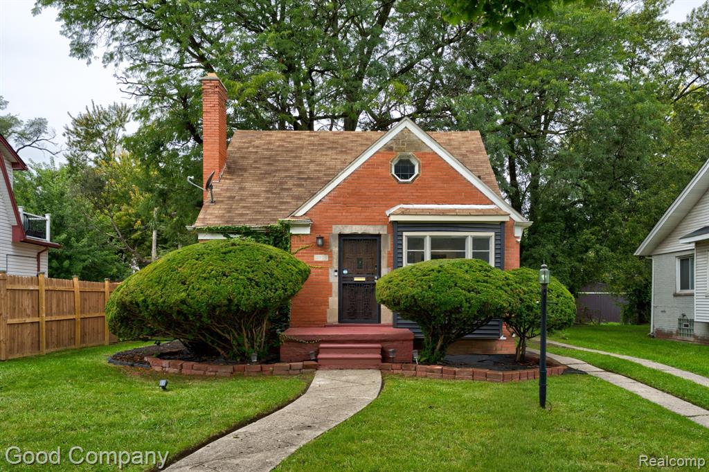 13935 Rutland Street — photo