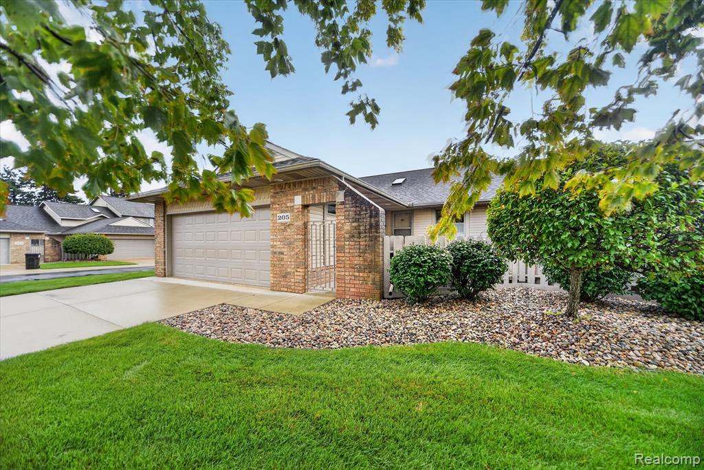 205 Addison Circle — photo