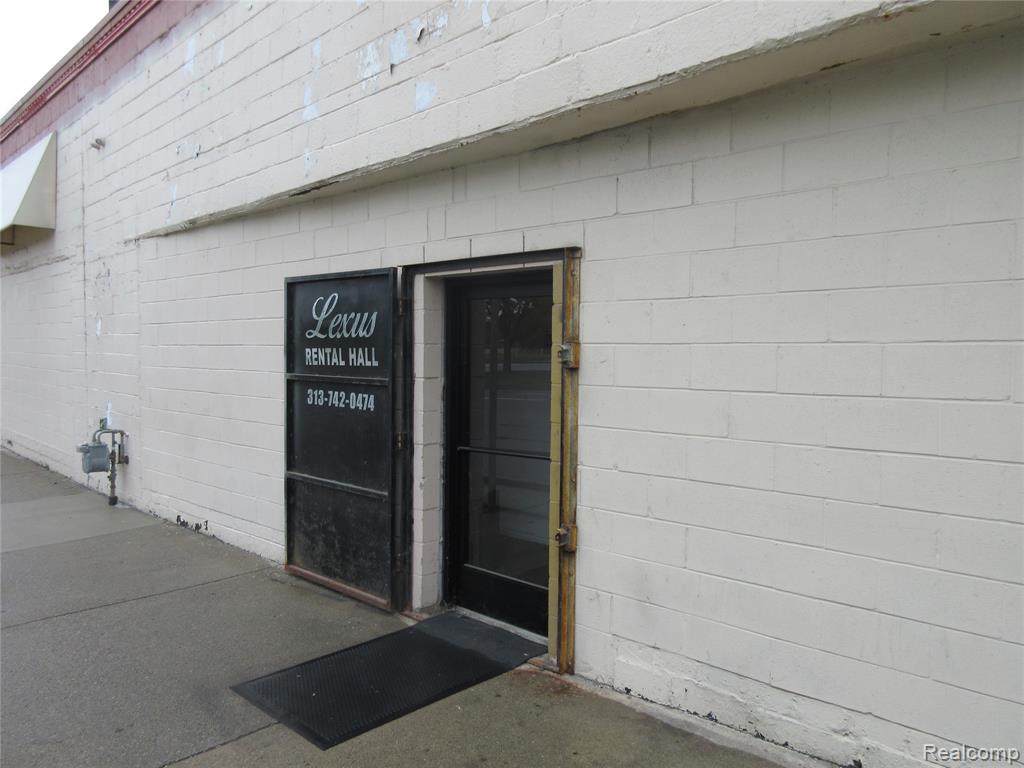 16094 E 8 Mile Road — photo