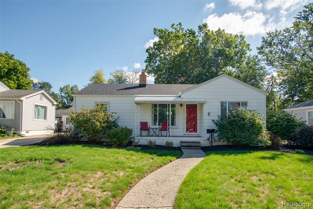 15932 Woodworth — photo