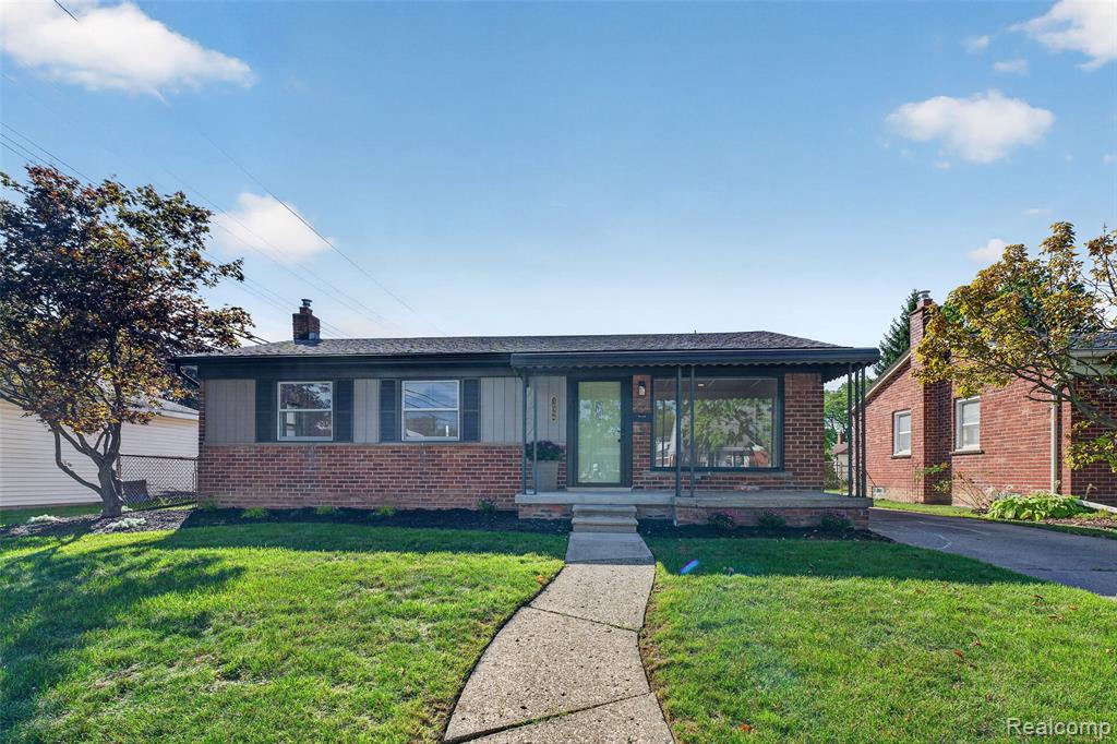 16354 Drake Street — photo