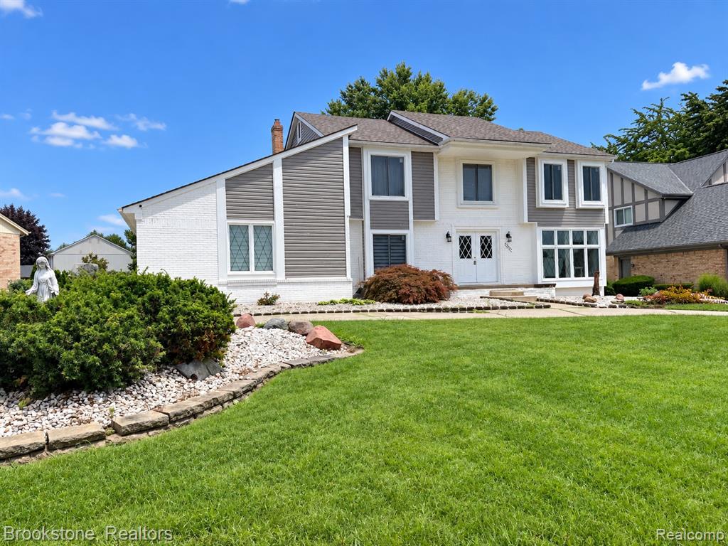 37627 Dorchester Drive — photo