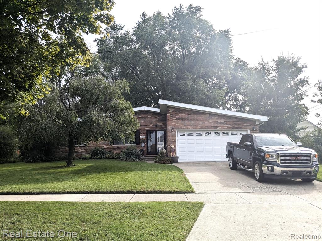 23106 Cunningham Avenue — photo