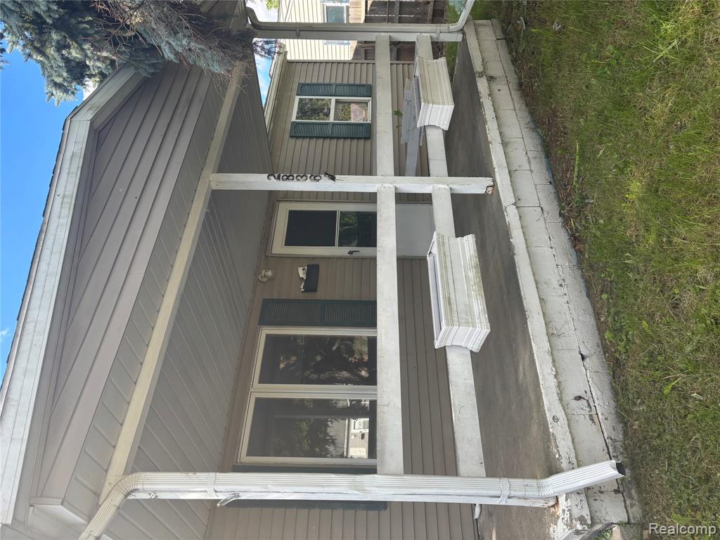 2836 Thom Street — photo