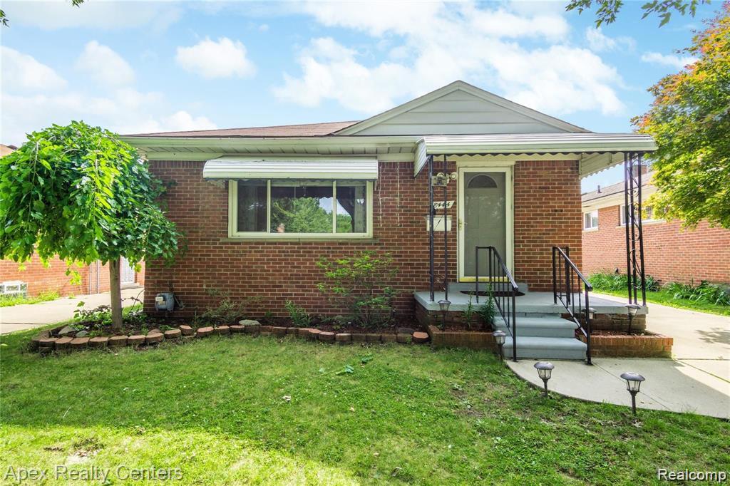 8444 Nightingale Street — photo