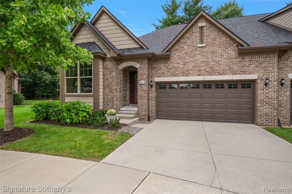 1075 Hampshire Court — photo