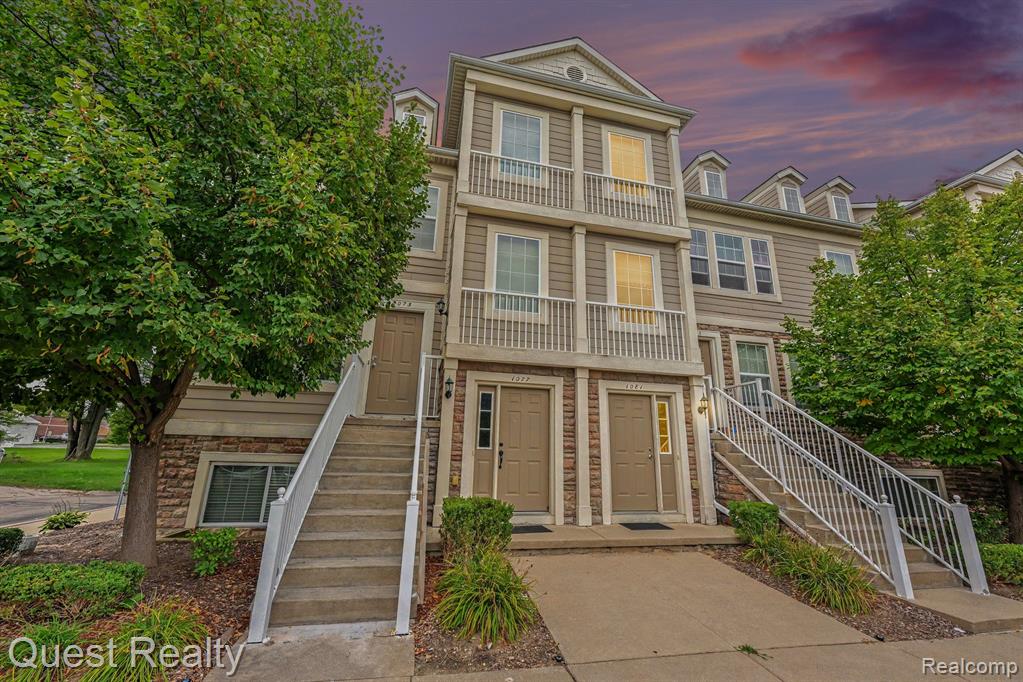 1081 Foxboro — photo