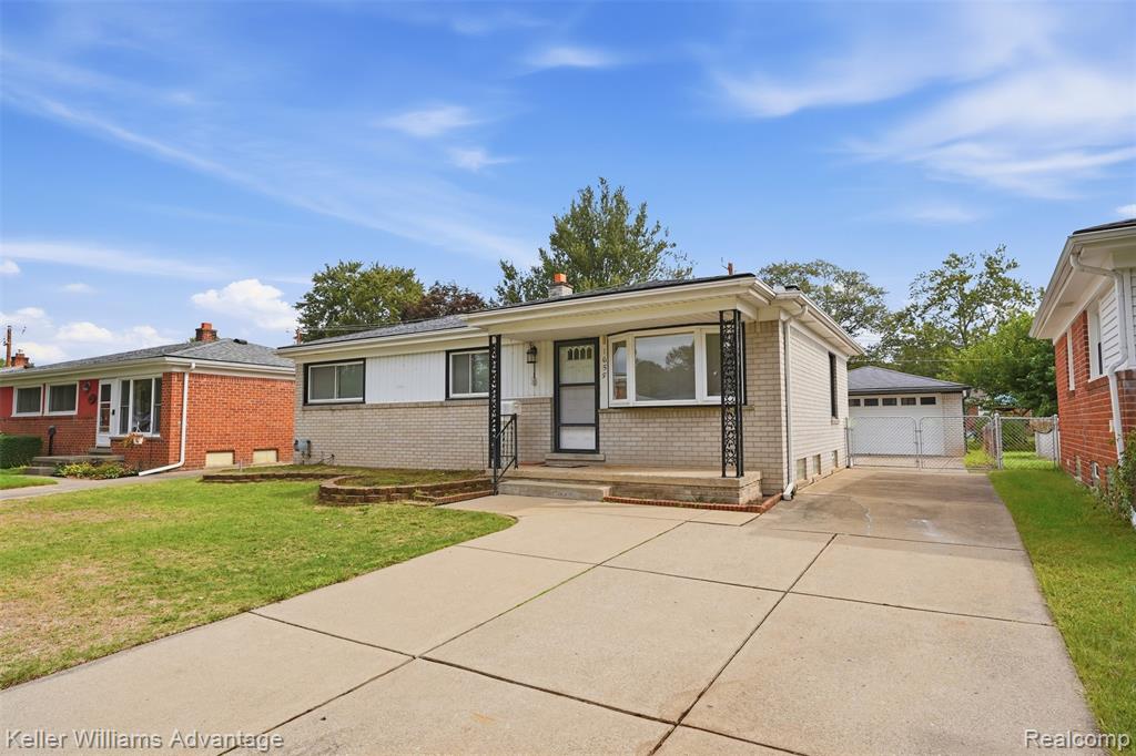 1655 Leslie Street — photo