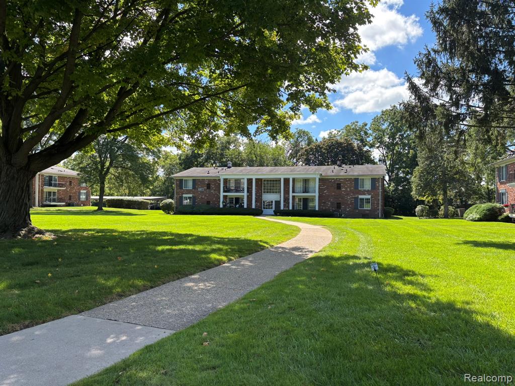 448 Fox Hills Drive — photo