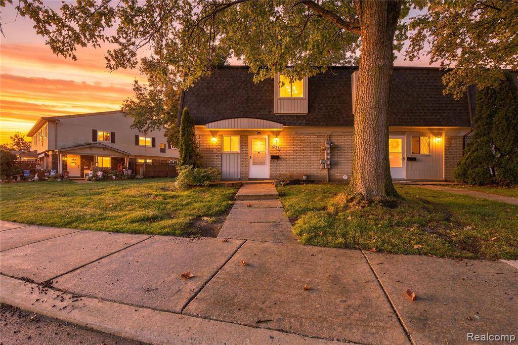 15813 Dupage Boulevard — photo