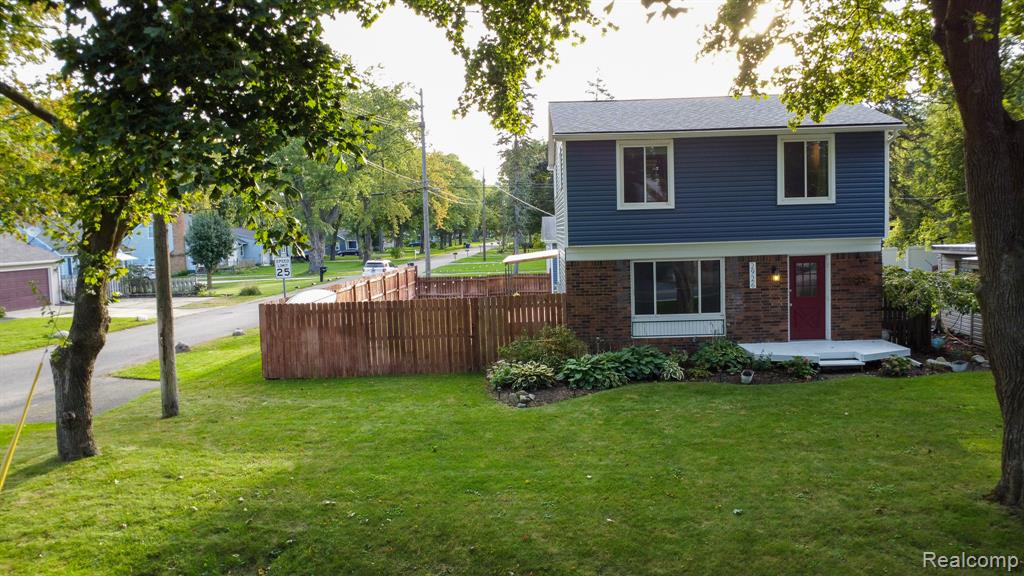 2926 Lansdowne Road — photo
