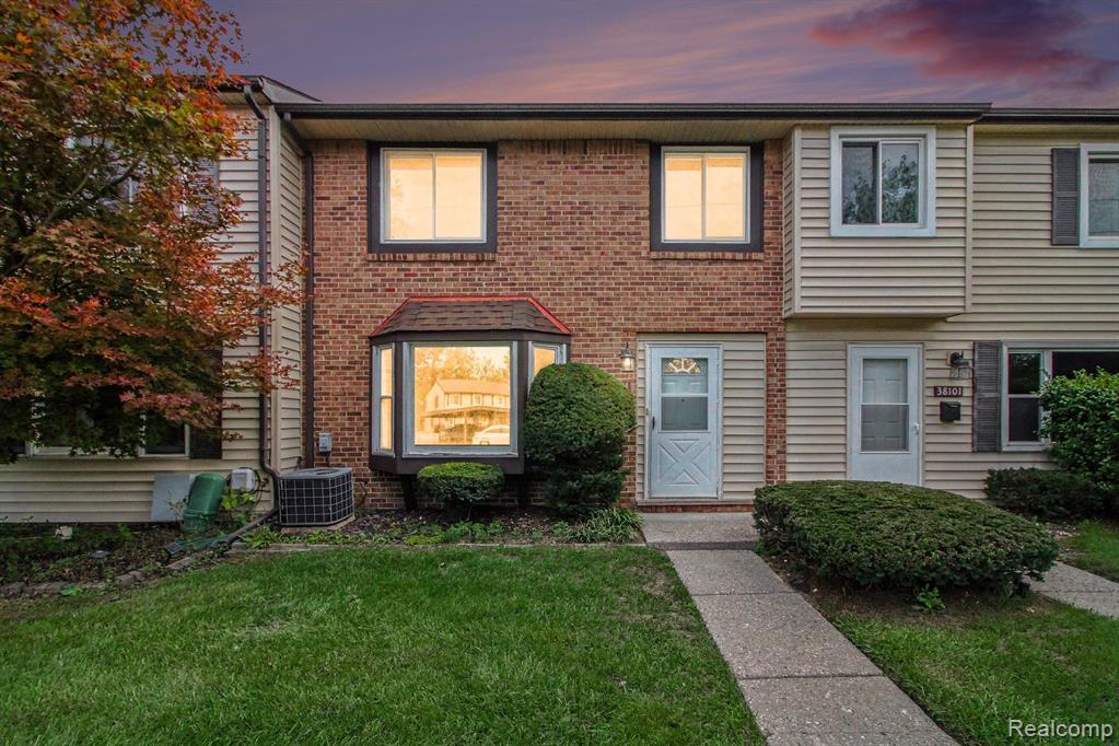 38111 Carolon Boulevard — photo