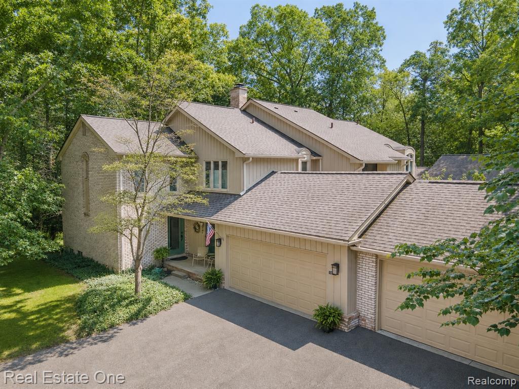 1361 Knollcrest Circle — photo