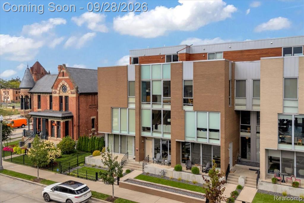 213 Alfred Street — photo