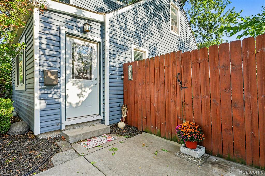 51 W Harry Avenue — photo