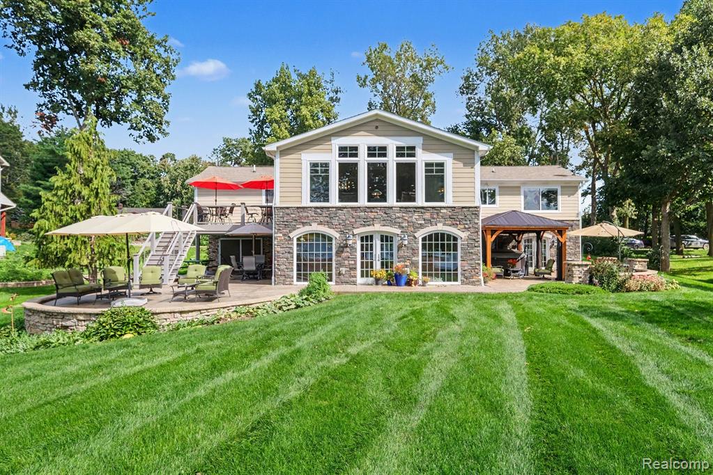 7346 Driftwood Drive — photo